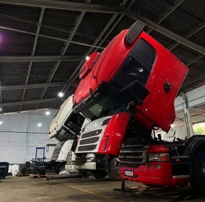 Cabines erguidas — manutenção pesada em Scania